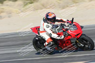 media/Dec-01-2025-Moto Forza (Mon) [[2daa91e15f]]/3-Beginner Group/Session 4 Turn 9/